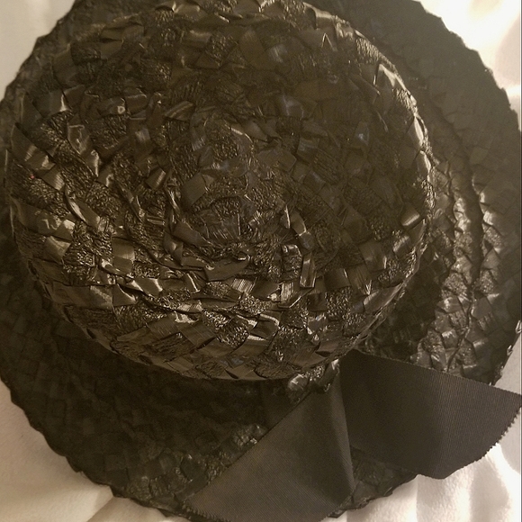 Renee, Women's black straw hat. - Picture 3 of 4